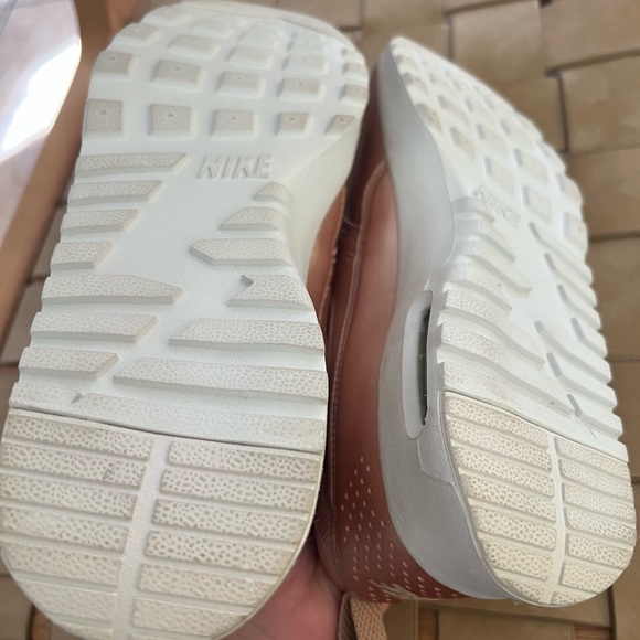 Nike Air Max Thea SE Special Edition Metallic Rose
Gold/ Bronze - Picture 3 of 10